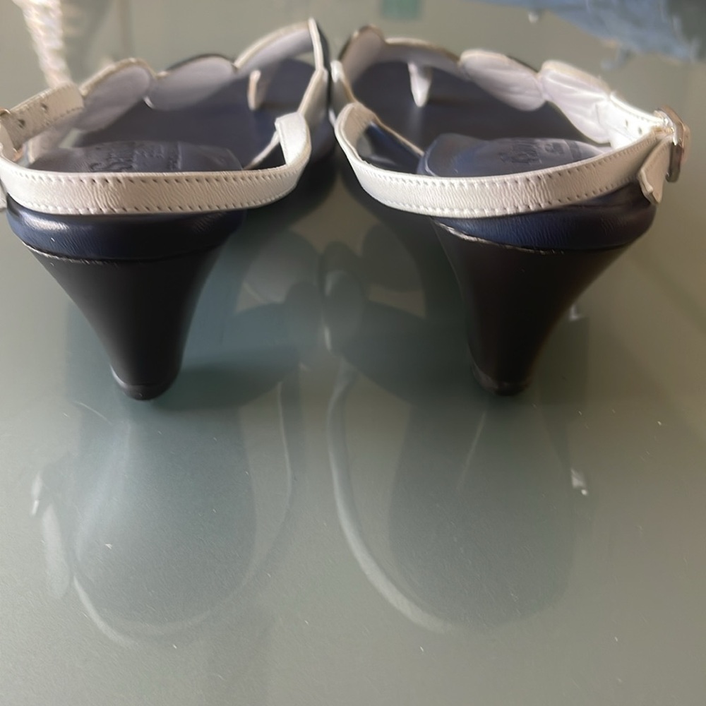Elegant made in Italy, Palm Beach  Navy and White Sandals - Picture 2 of 7
